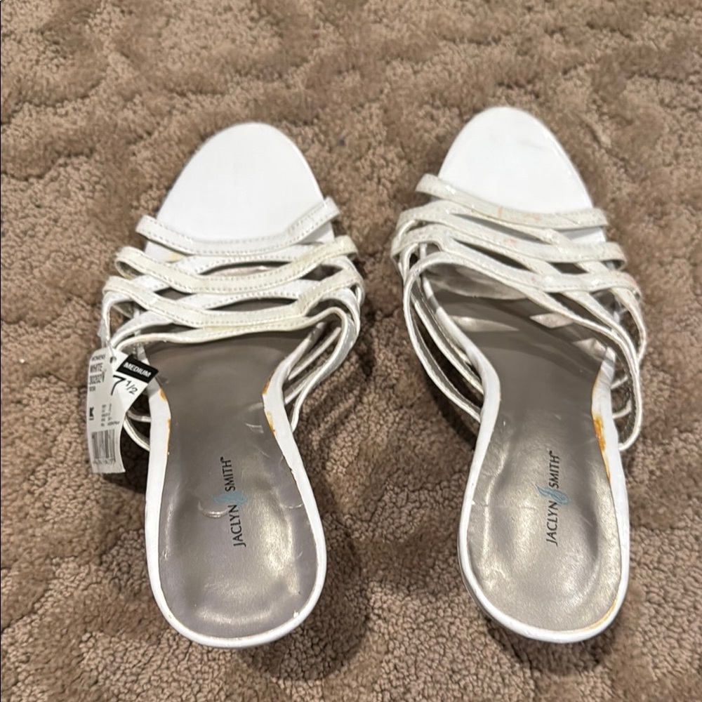 🌸Jaclyn Smith White Heels with Crisscross Straps